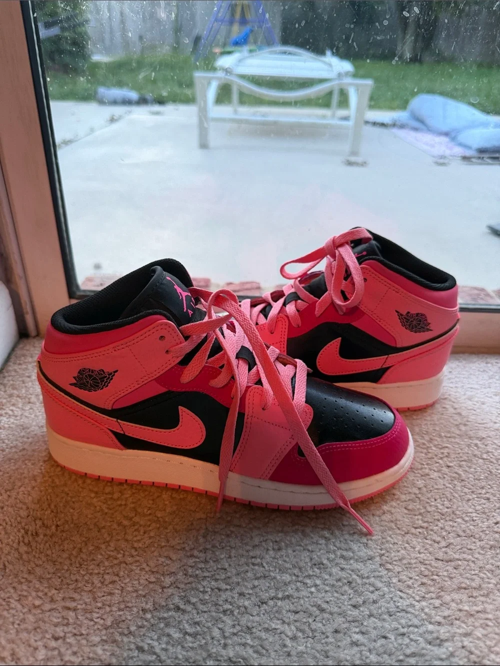 Nike Air Jordan 1 Mid GS Black Pink Crimson Atmosphere Size Boys 6.5Y